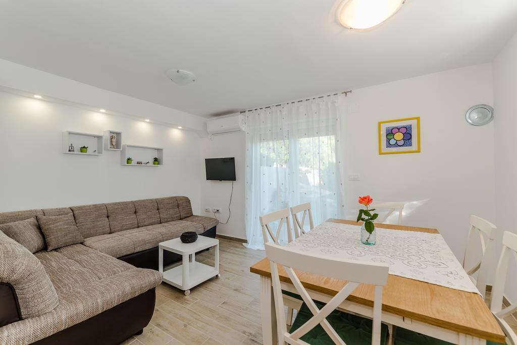 Apartment Robinson Podvrsje Exterior photo